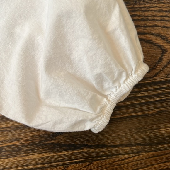 Chic White Ruffled Blouse - Picture 6 of 7